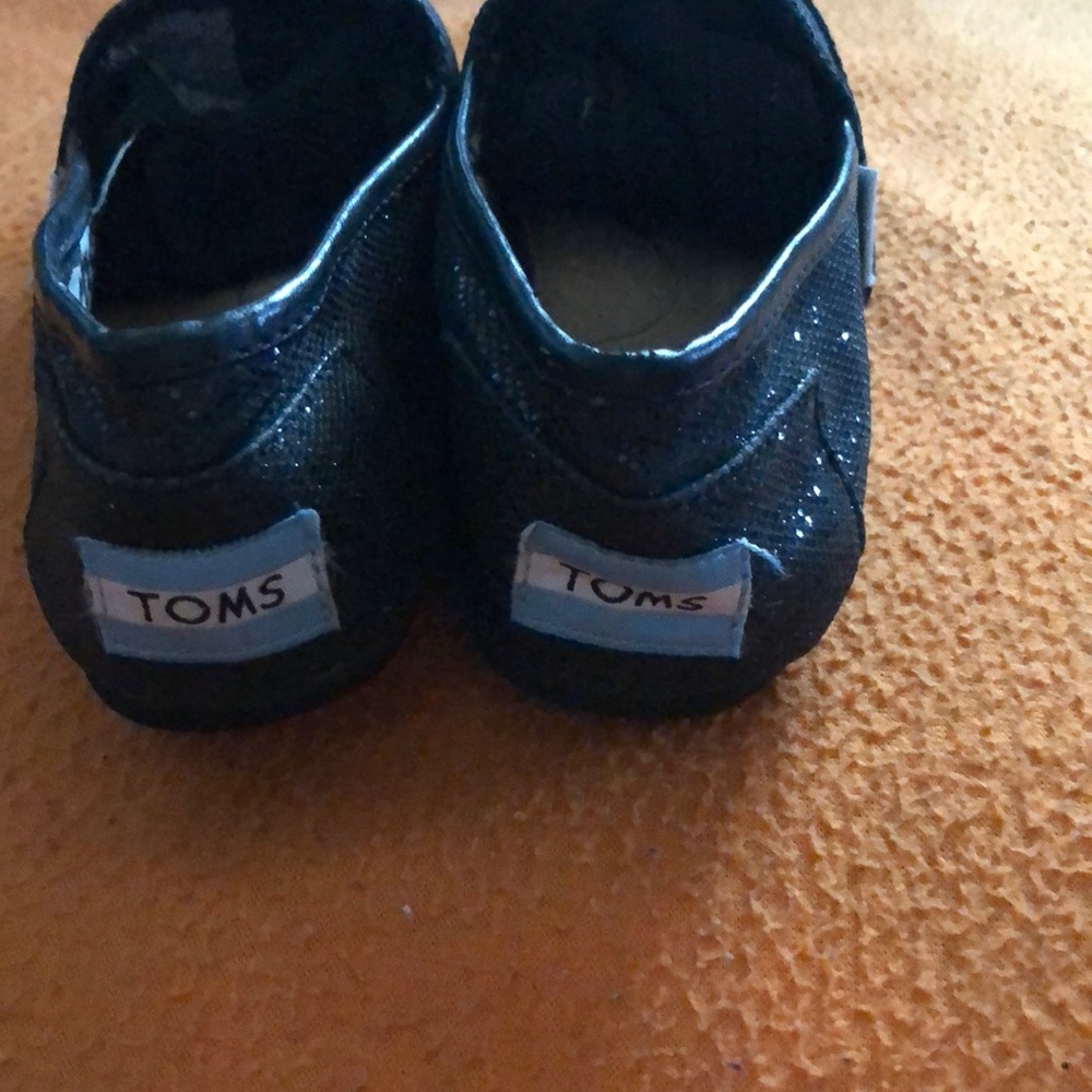 Toms - Picture 3 of 4